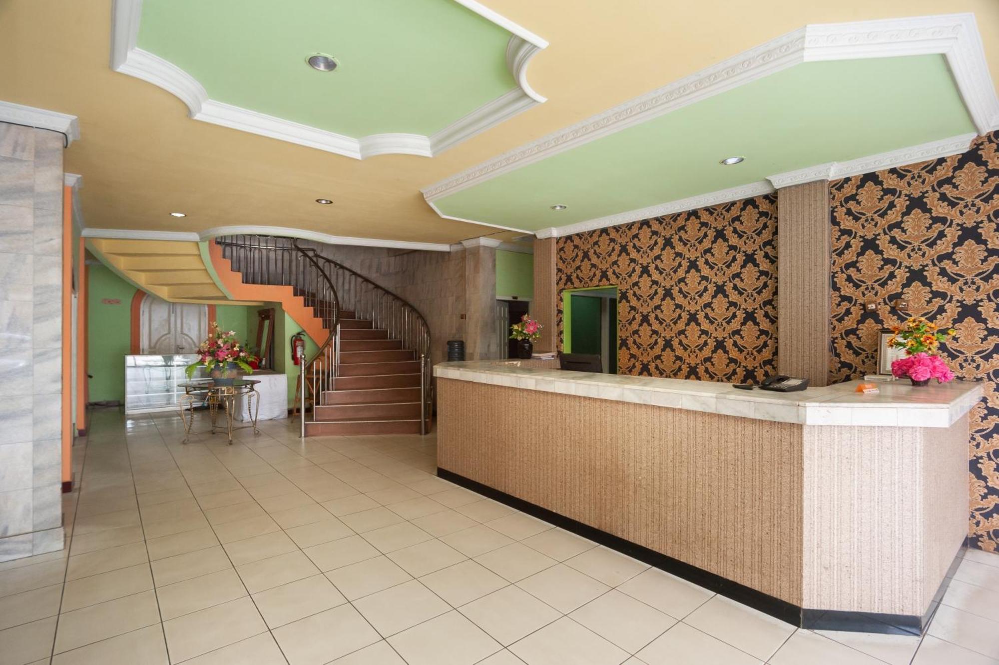 Reddoorz Syariah At Hotel Matahari 2 Jambi Exterior photo